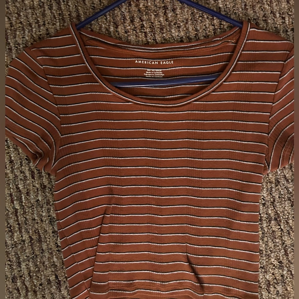 AE short sleeve shirt tight slightly cropped
